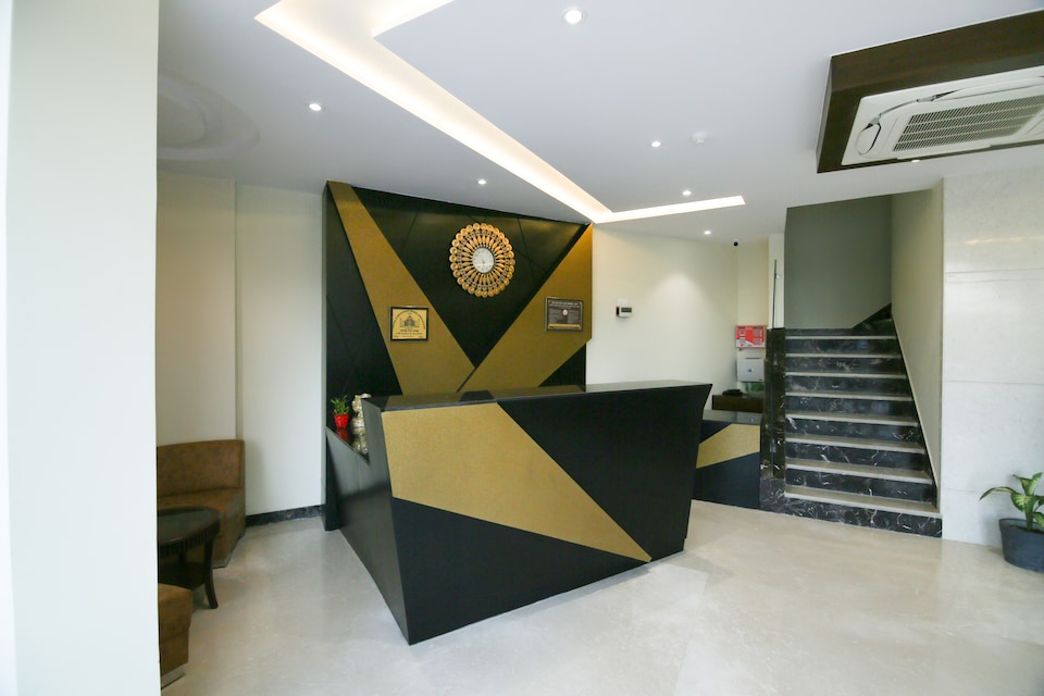 Capital O 67176 Hotel The City, Fatehabad Road, Agra