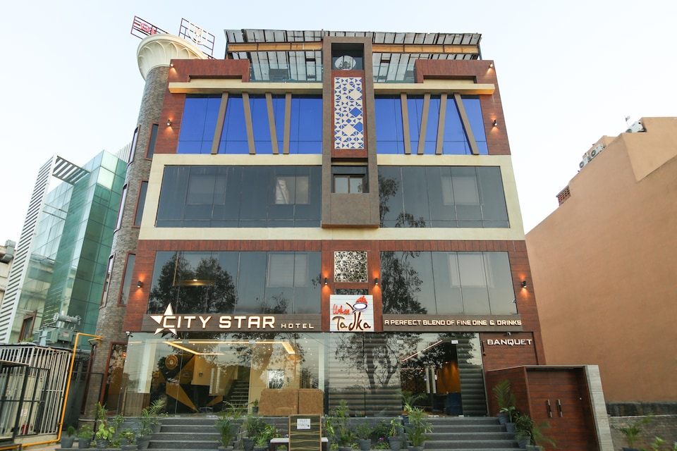 Capital O 67176 Hotel The City, Fatehabad Road, Agra
