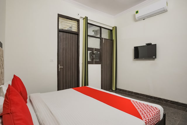 OYO Saurav Villa