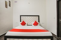 OYO Saurav Villa