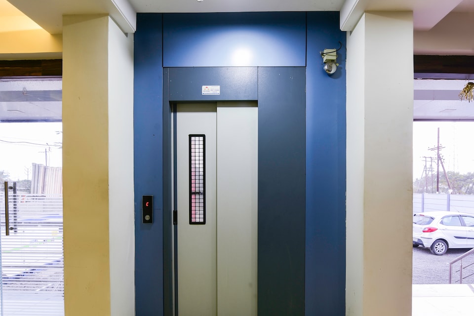 SPOT ON 67227 Hotel Mayur , Tasgaon, Sangli