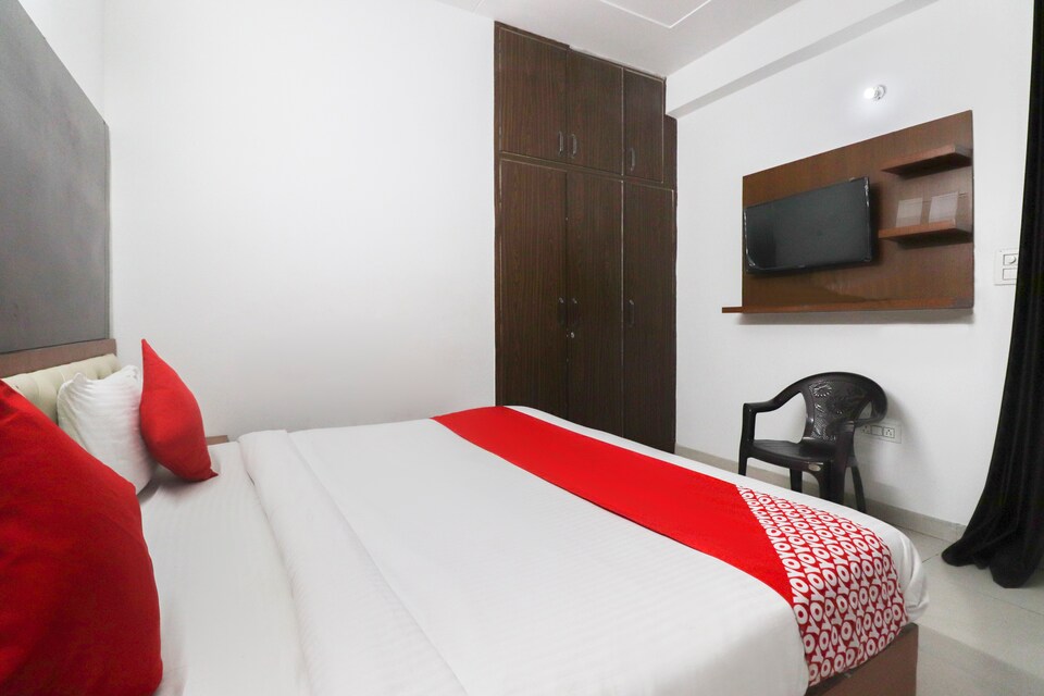 OYO 67230 Rs Corporate Suites, Noida City, Noida