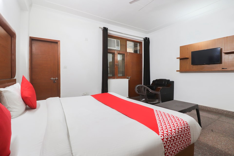 OYO 67230 Rs Corporate Suites, Noida City, Noida