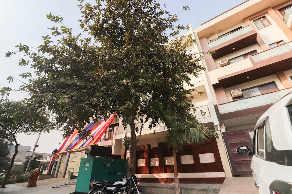 Hotel Corporate Suites Sector 70 Nearby Adarash Pariksha Kendra , Noida City, Noida