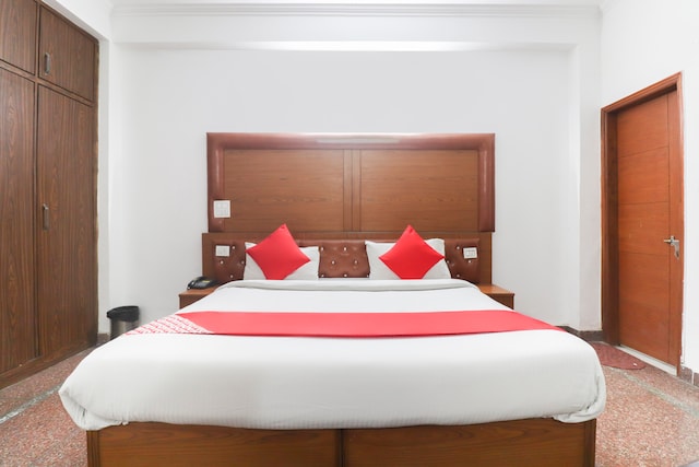 Hotel Corporate Suites Sector 70  Noida