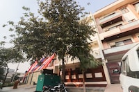 Hotel Corporate Suites Sector 70 Nearby Adarash Pariksha Kendra 