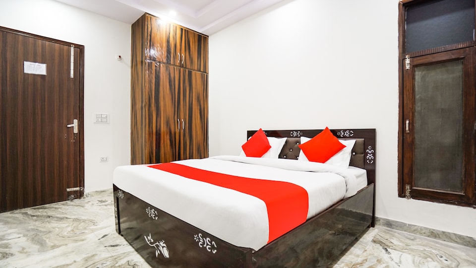 OYO Metro City Stay Home Near Nangloi Railway Station Metro Station, North Delhi, Delhi