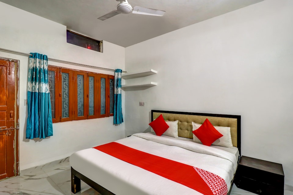 OYO 67300 Siddharth Guest House, Godowlia, वाराणसी