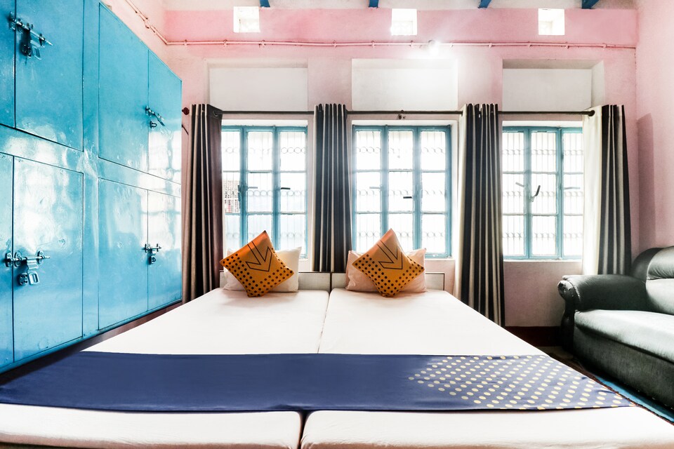 SPOT ON 67308 Yogi Lodge, Godowlia, Varanasi