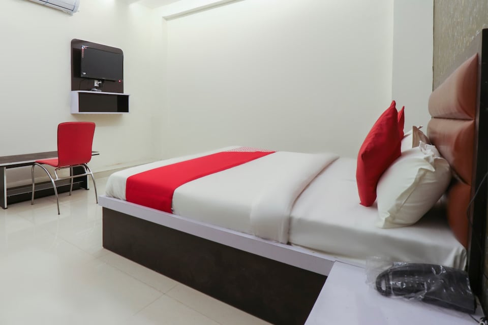 OYO 67311 Hotel R.J Palace, Corporate Complex, Agra