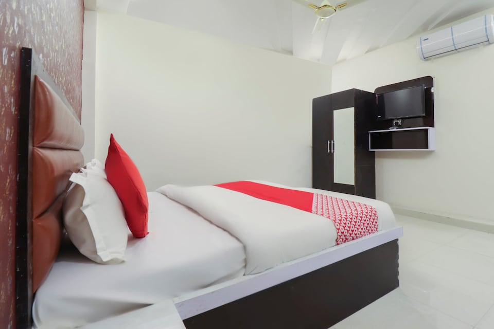 OYO 67311 Hotel R.J Palace, Corporate Complex, Agra