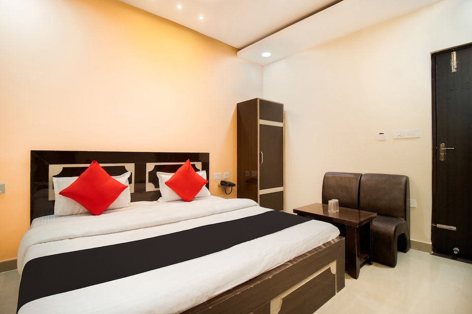 HOTEL O RADHIKA PALACE, Airport Lucknow, Lucknow