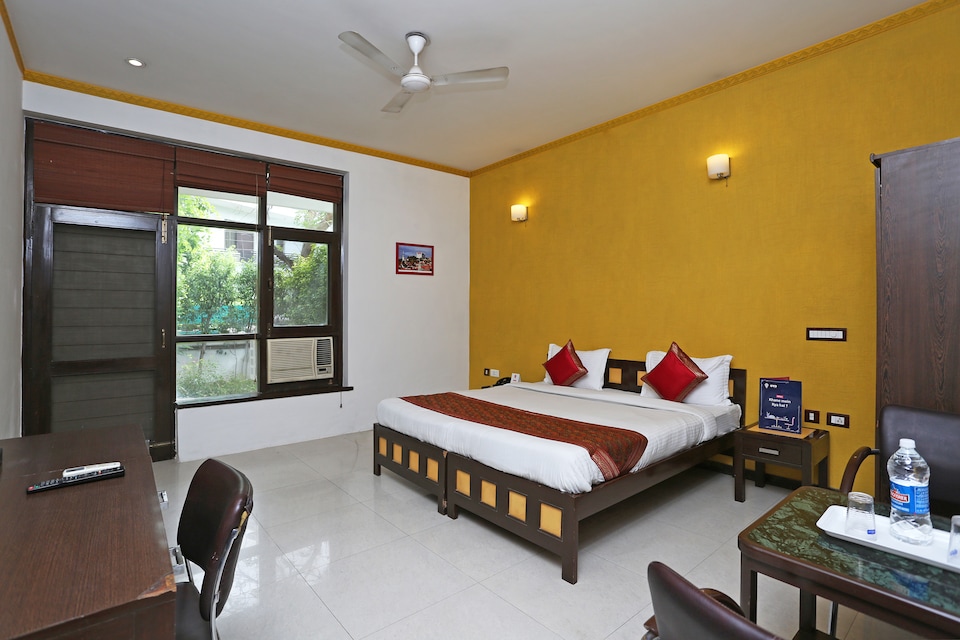 OYO 5528 DLF Phase 4, Huda 2, Gurgaon