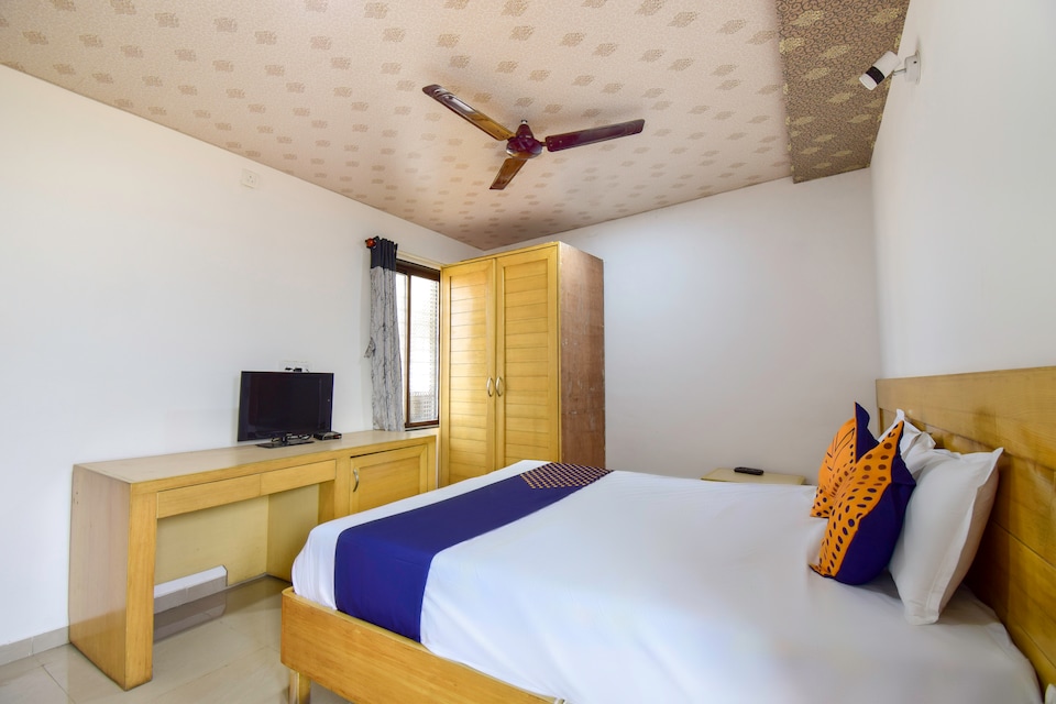 SPOT ON 67339 Hotel Bhavani, Junnar, Pune