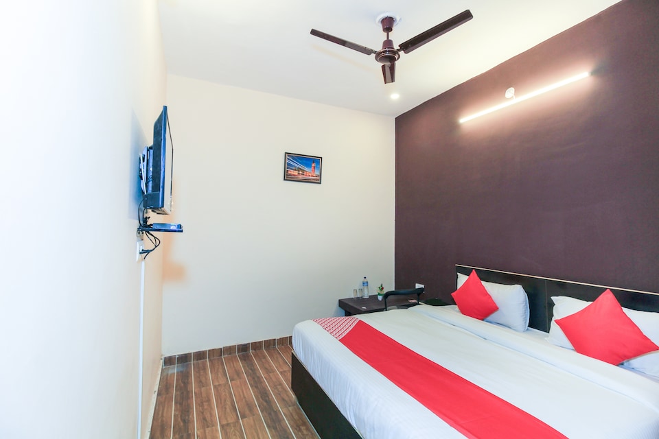 OYO 67368 Hotel Raj Palace, Rudrapur, Rudrapur