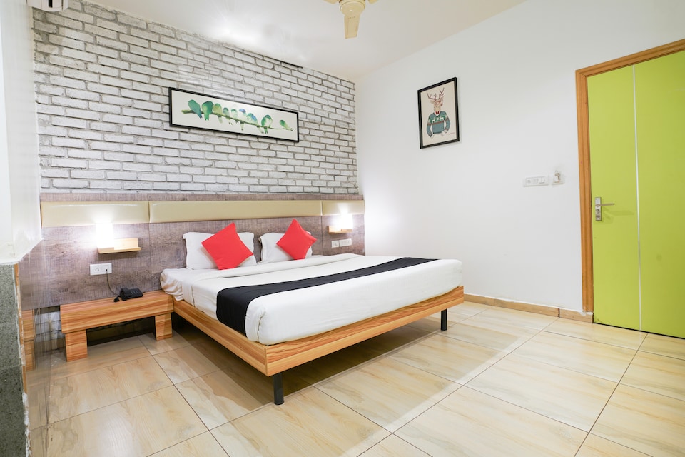 Capital O 67444 Hotel Abinand Grand, Himayatnagar-Kachiguda, Hyderabad