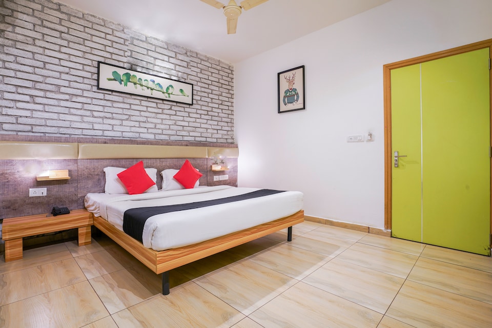 Capital O 67444 Hotel Abinand Grand, Himayatnagar-Kachiguda, Hyderabad