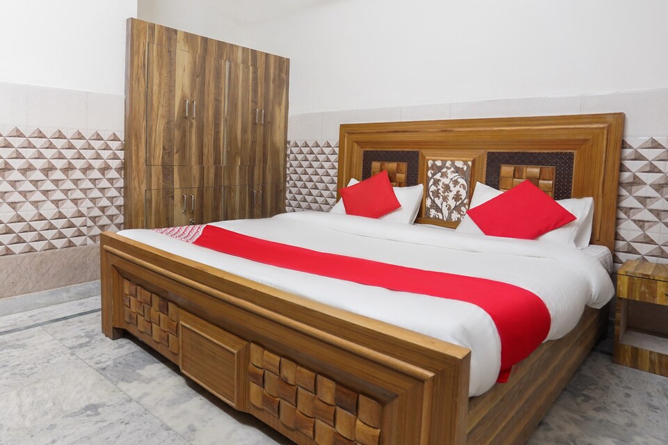 OYO 67473 Sumit Stay, Noida Industrial Area Mamura, Noida