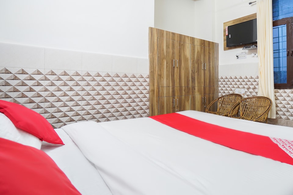 OYO 67473 Sumit Stay, Noida Industrial Area Mamura, Noida