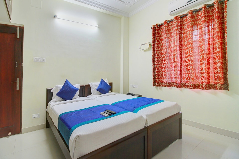 OYO 10735 Cozee Stay, Mylapore, Chennai