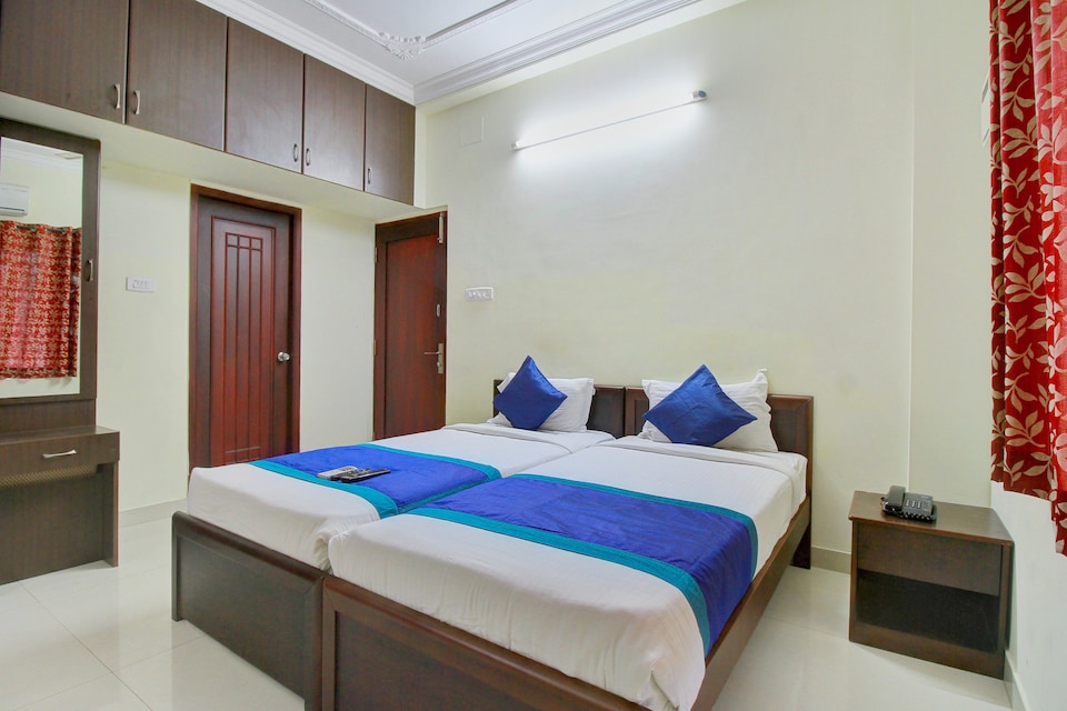 OYO 10735 Cozee Stay, Mylapore, Chennai