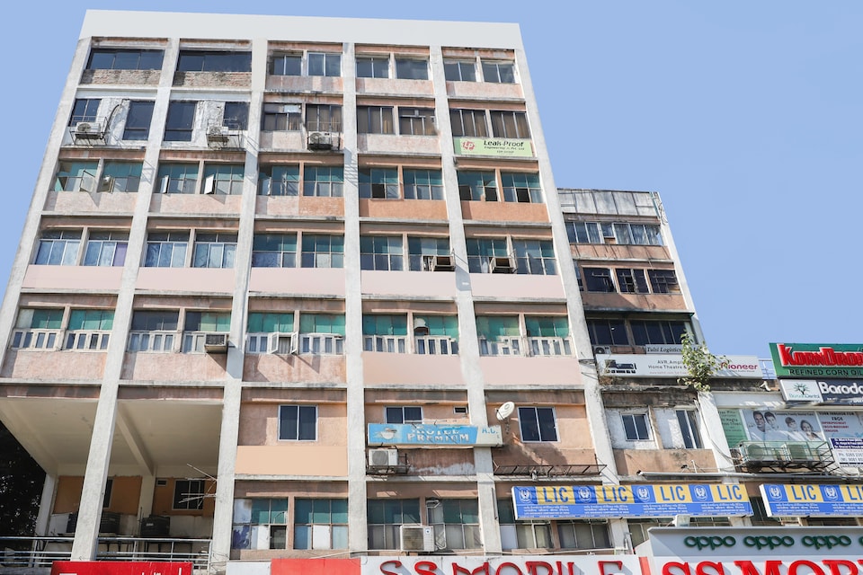 OYO 67503 Hotel Premium, Alkapuri Vadodara, Vadodara