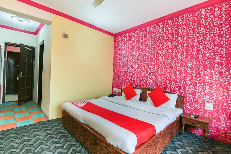 Collection O 67515 Hotel Ishfan, Dalgate Srinagar, Srinagar