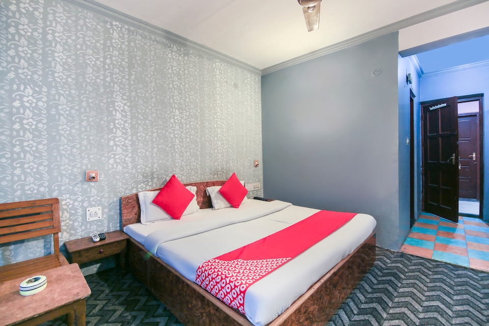Collection O 67515 Hotel Ishfan, Dalgate Srinagar, Srinagar
