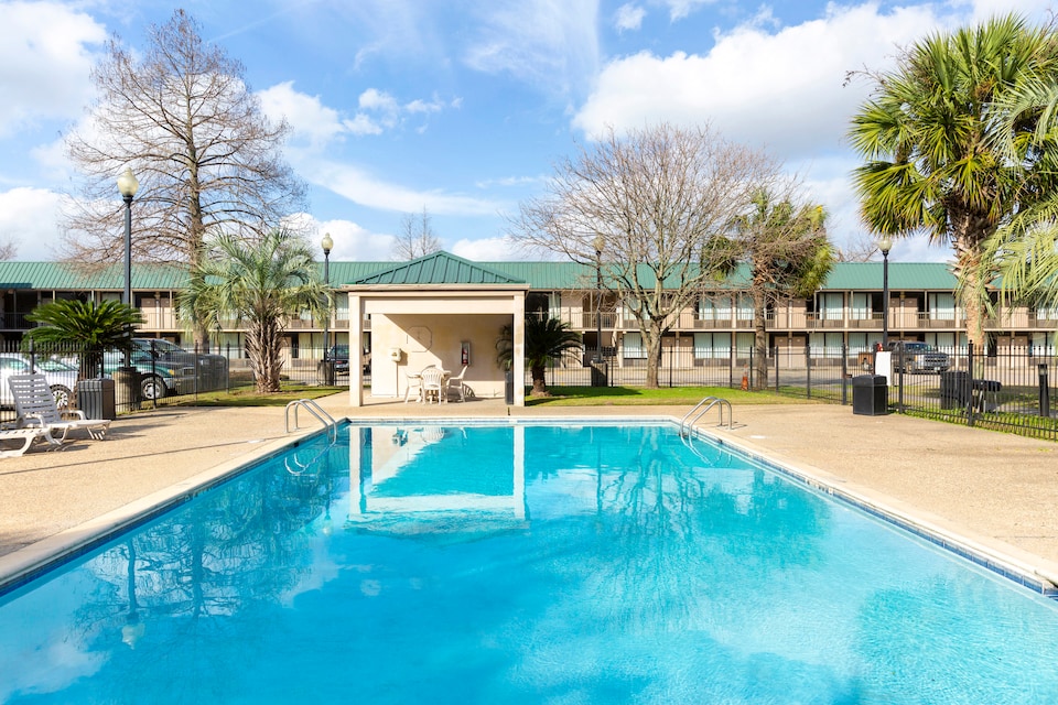 OYO Hotel Port Allen LA I-10 West, C70767, Port Allen LA