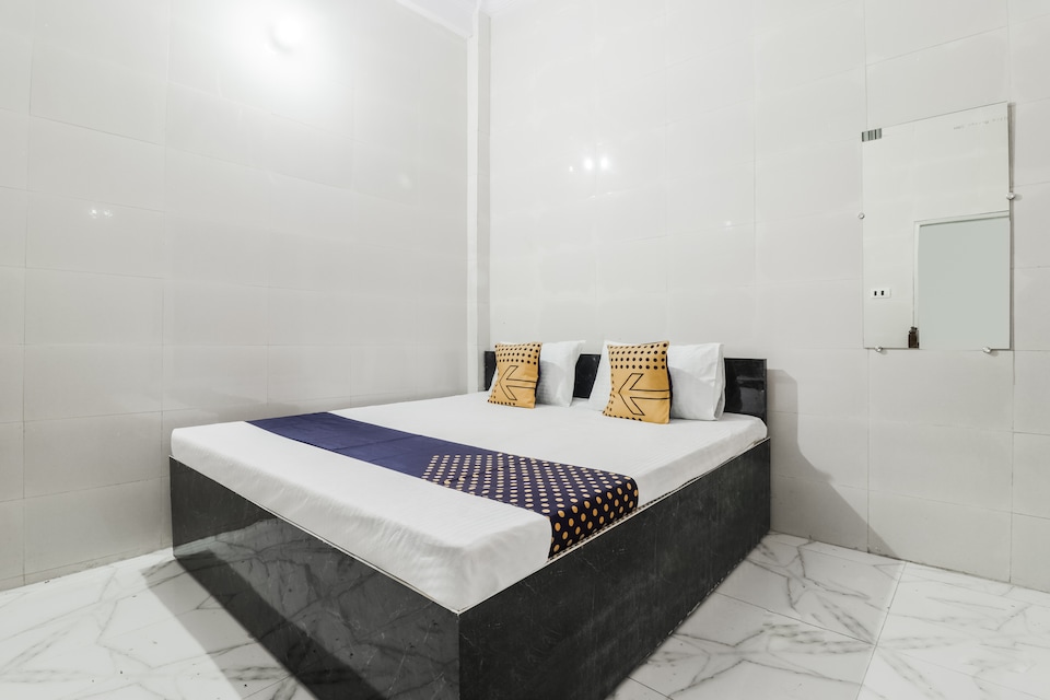 SPOT ON Maharani guest house, Ayodhya, Ayodhya