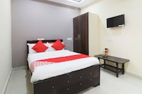 OYO Shiva Balaji Lodge Near Shilparamam