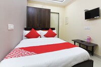 OYO Shiva Balaji Lodge Near Shilparamam