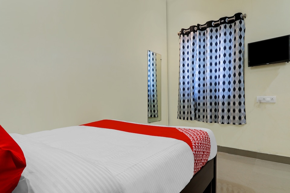 OYO 67601 Srinivasa Residency, LB Nagar-Ramoji, Hyderabad