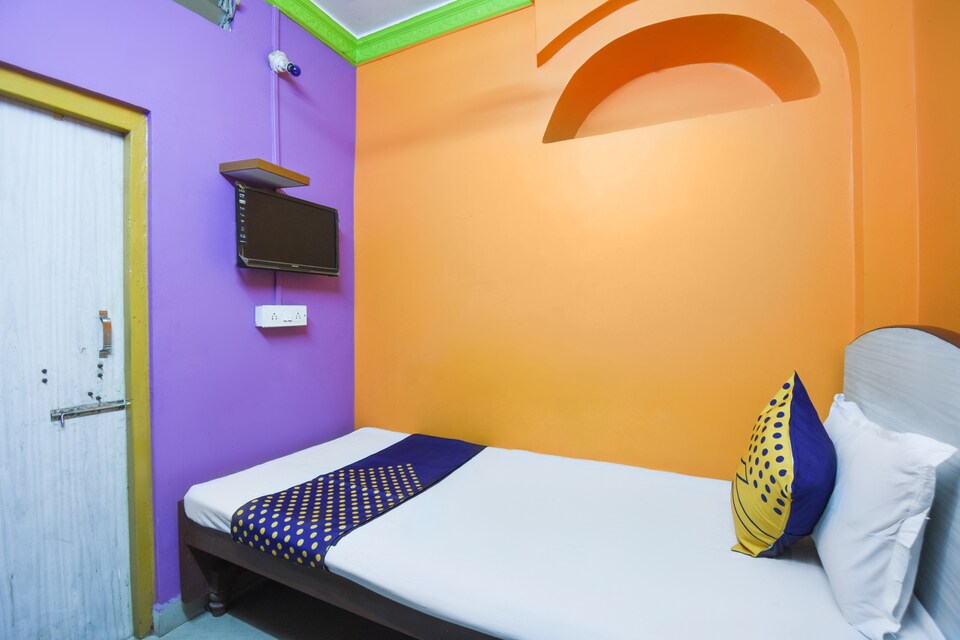 SPOT ON 67631 Maa Tara Guest House, Sealdah Kolkata, Kolkata