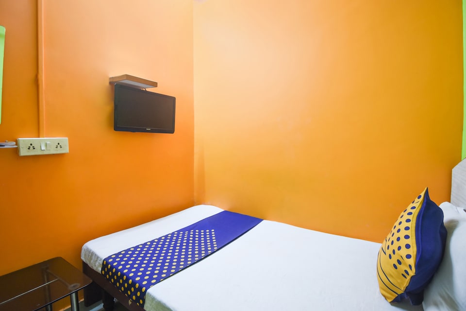 SPOT ON 67631 Maa Tara Guest House, Sealdah Kolkata, Kolkata