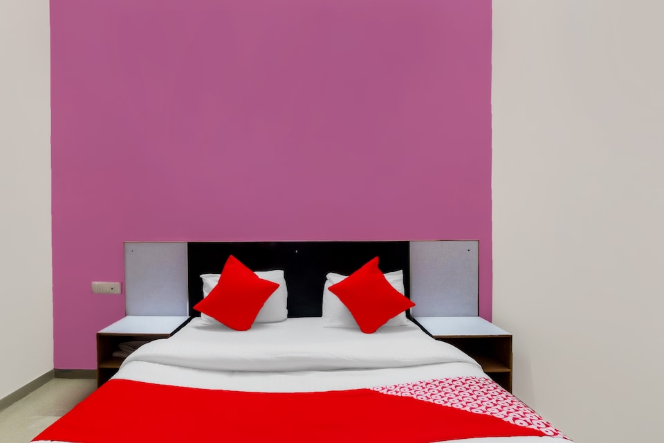 OYO 67635 Hotel Ranchod And Guest House, Petlad Road Nadiad, Nadiad