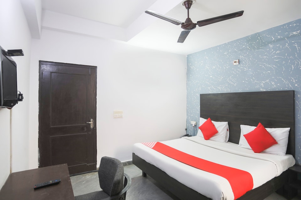 OYO 67645 Noida Inn, Noida City, Noida
