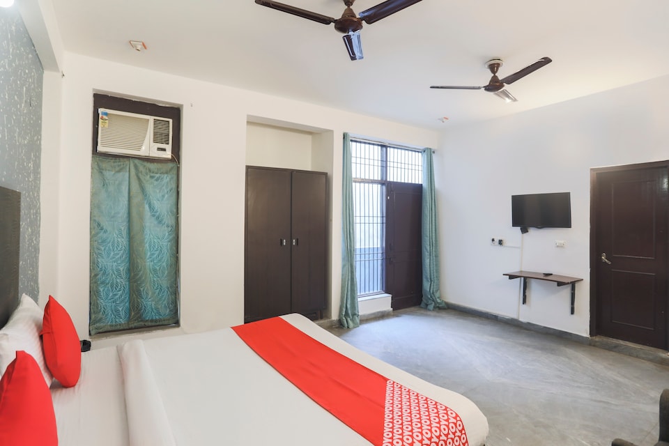OYO 67645 Noida Inn, Noida City, Noida