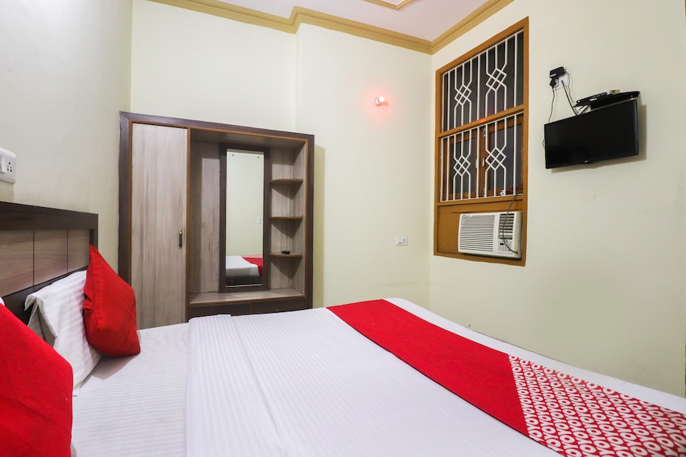 OYO 67668 Hotel Laxmi Palace, Corporate Complex, Agra