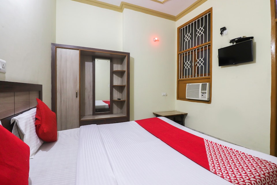 OYO 67668 Hotel Laxmi Palace, Corporate Complex, Agra