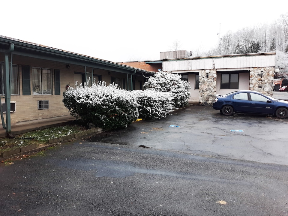 OYO Hotel Beckley West, C25801, Beckley WV