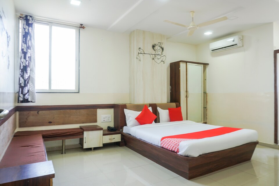 OYO Vishwatej Lodge, Nilanga, Latur