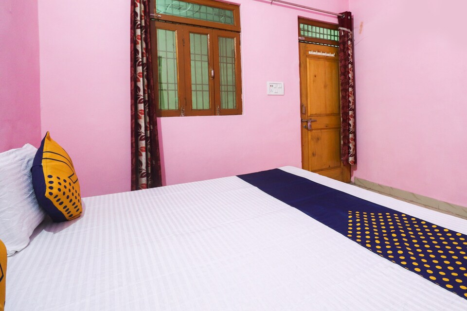 SPOT ON 67695 R.b Guest House, Corporate Complex, Agra