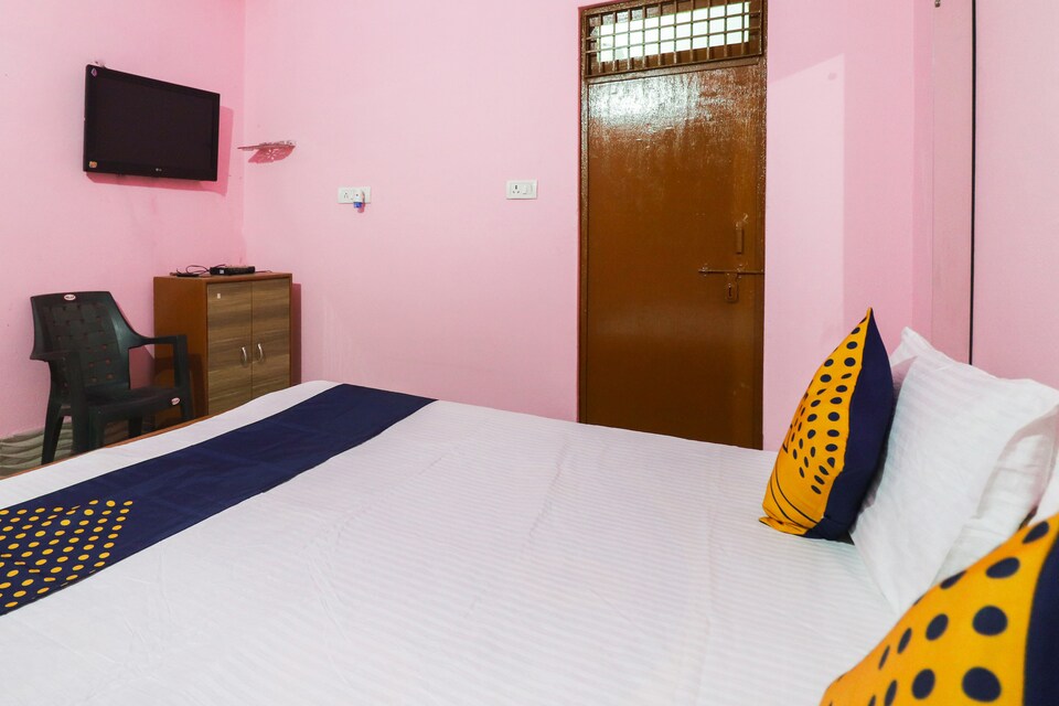 SPOT ON 67695 R.b Guest House, Corporate Complex, Agra