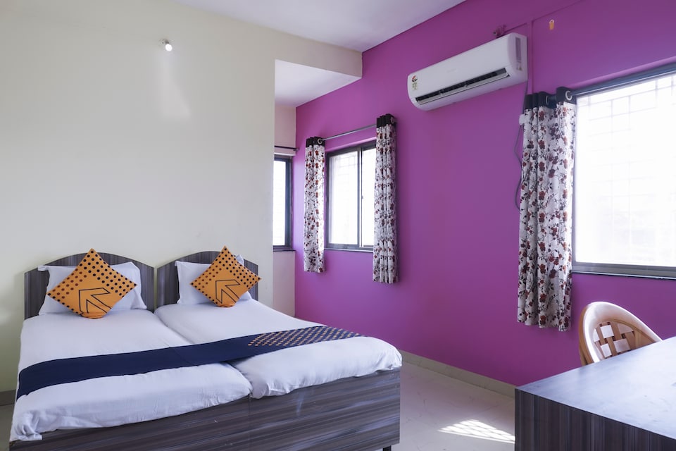 SPOT ON 67750 Deepak Lodge, Solapur, Solapur