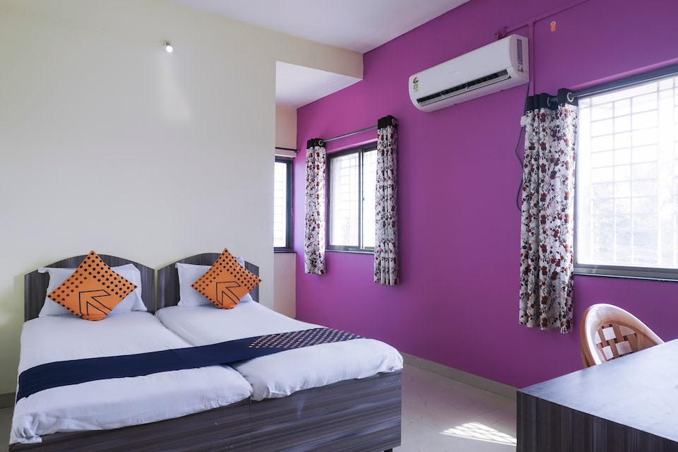 SPOT ON 67750 Deepak Lodge, Solapur, Solapur