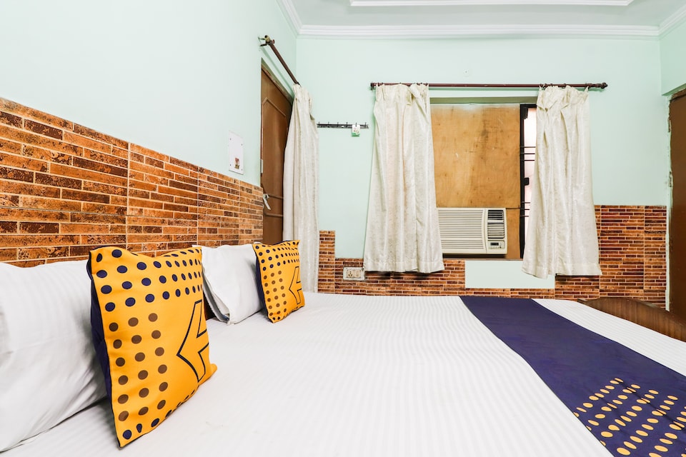 SPOT ON 67760 Pahwa Hotel , Charbagh Lucknow, Lucknow