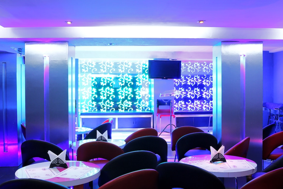 OYO Premium 021 Park Street 1, Esplanade Kolkata, Kolkata