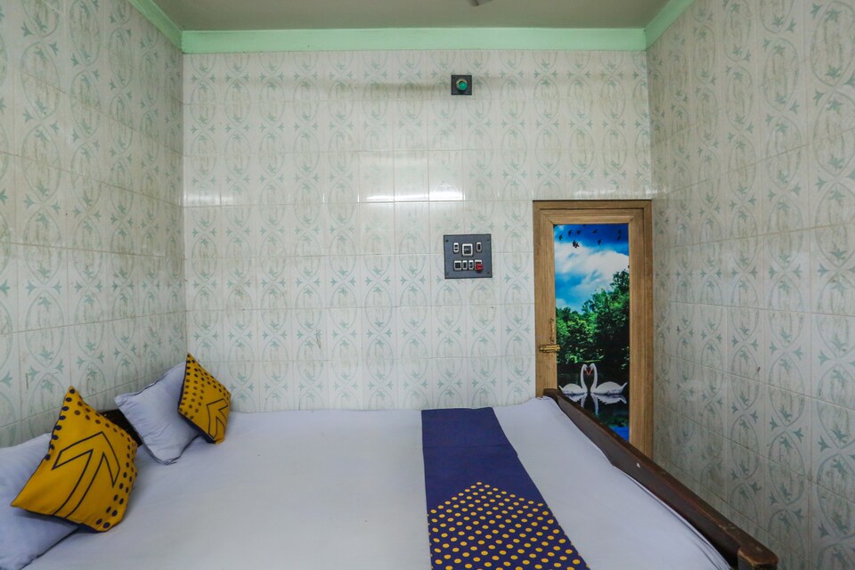 SPOT ON 67777 Saurav Guest House, Behala Kolkata, Kolkata