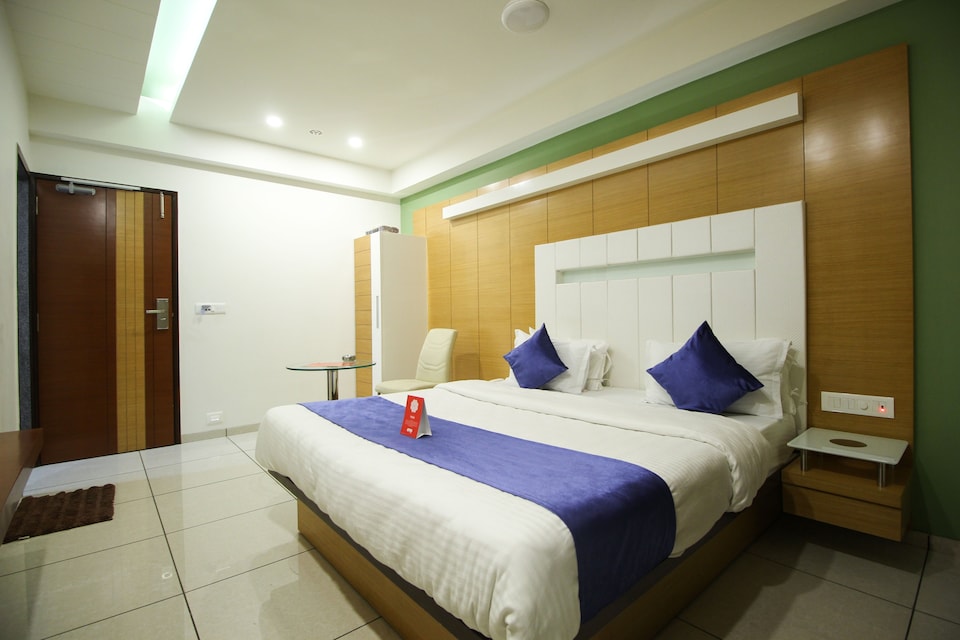 OYO 5572 Orange International, Surat Railway Station, Surat